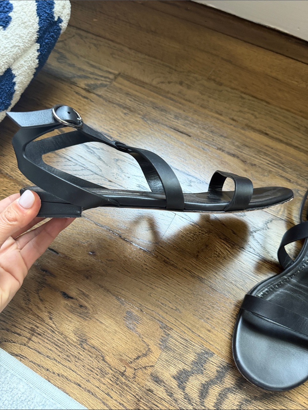Manolo Blahnik Black Leather Cross-Strap Sandals - Picture 3 of 4